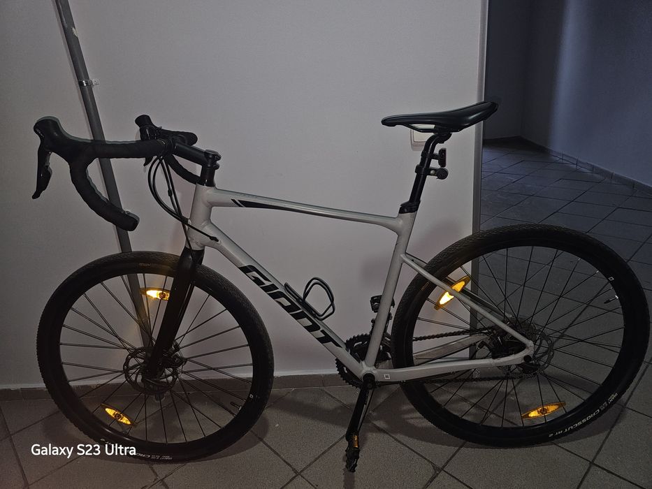 Велосипед Giant Revolt 2