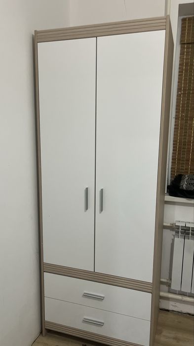 Шкаф буу, срочно переезжаем и продаем.