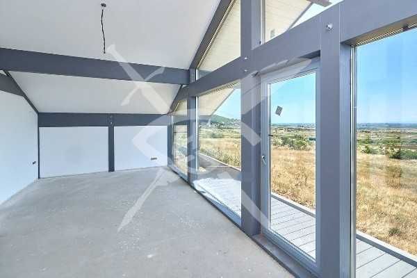 Продава се Къща в с. Кошарица, Област Бургас - 200 кв.м за 1500 €/кв.м - Снимка #2