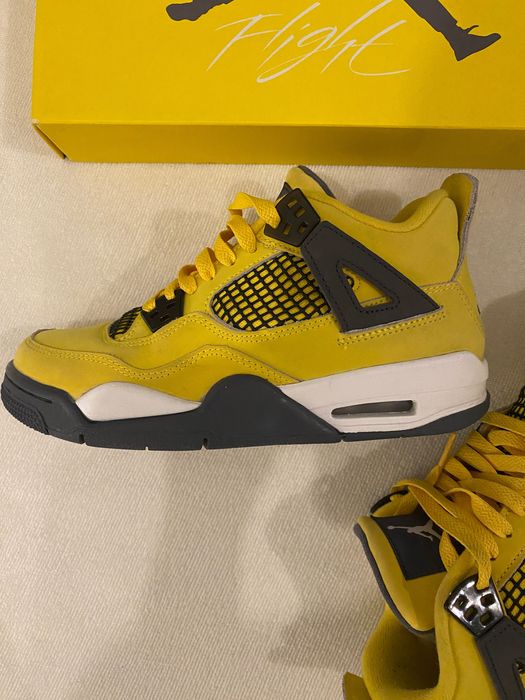 Air jordan 4 retro lighting