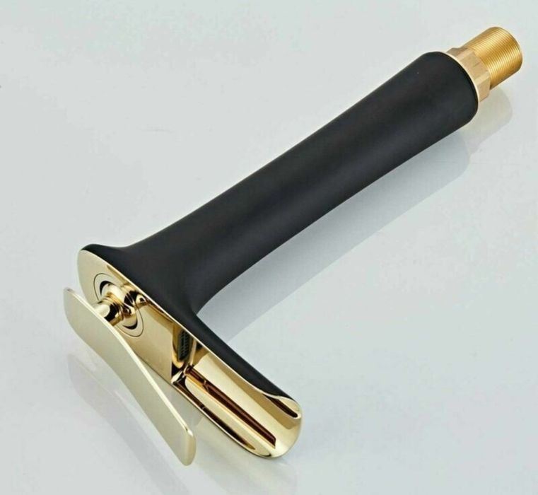 Висок смесител за баня