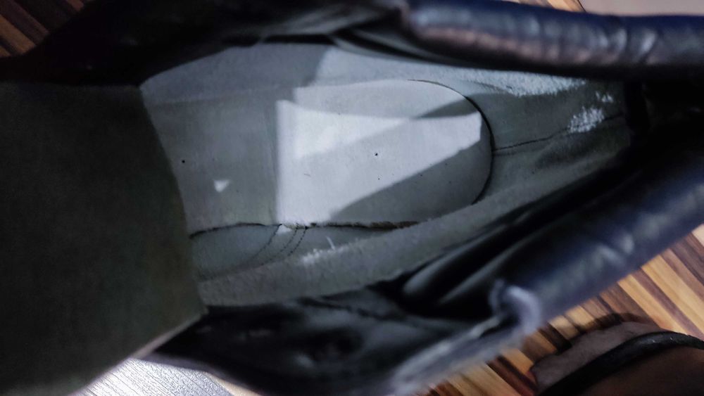 Vand 2 perechi bocanci piele noi numarul 42