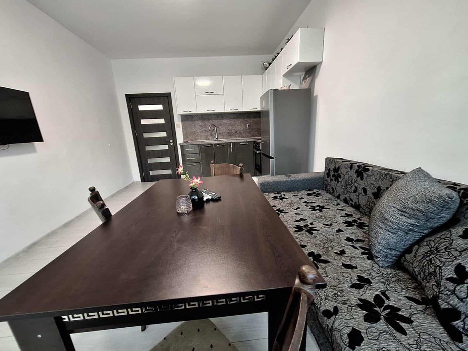 Дава се под наем Тристаен апартамент в Варна, Колхозен пазар - 90 кв.м за 511 € - Снимка #2