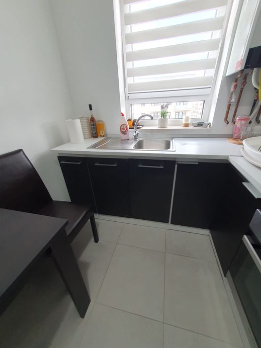 Mobilă bucătărie completă + electrocasnice incluse – stare foarte bună