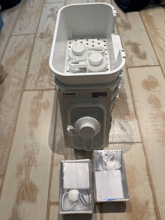 4 Cosuri cu ventuza, albe IKEA TISKEN + 1 Savoniera cu ventuza, alba + 2 carlige IMMELN, TOATE NOI sigilate