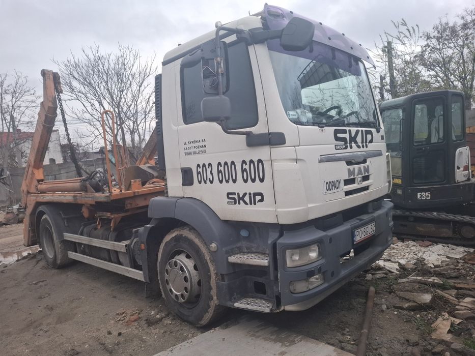 Man 18,250 abrollkipper cu lanțuri pentru containiera container moluz moloz skip  18 tone recent adus