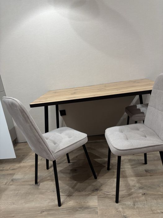 Стол и 4 стула кухоный