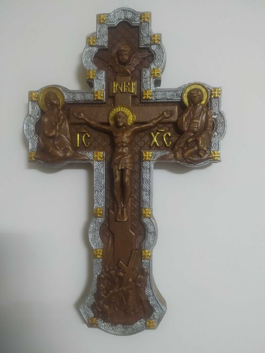 cruce sculptata in lemn de fag