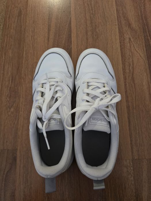 Adidas обувки- 40 номер