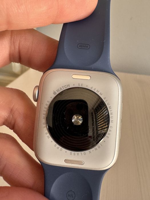 Apple watch SE 2  44mm чисто нов !