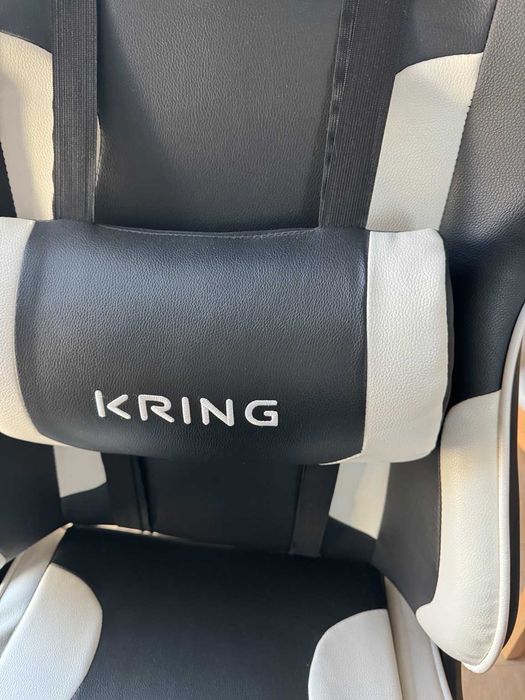 Scaun Gaming KRING Alb/Negru – Stare Excelentă, Pernă Lombară + Tetieră