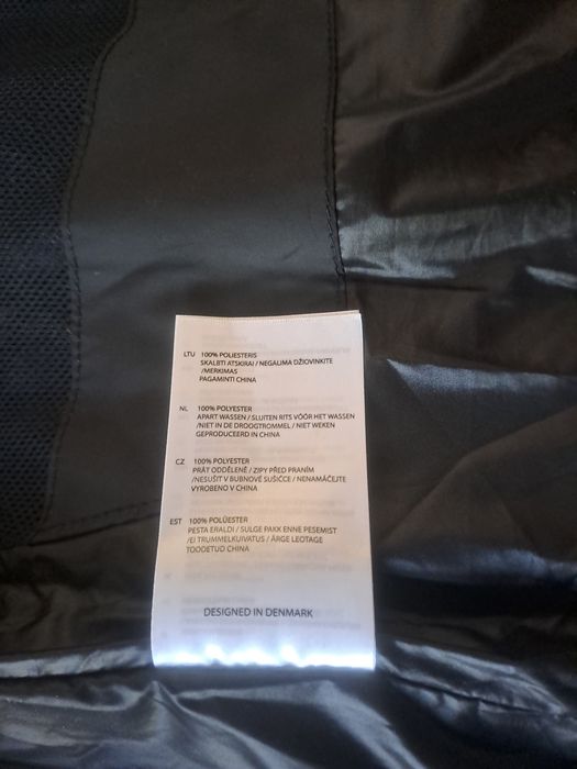 Vesta geaca neagra
