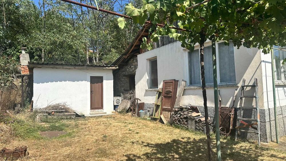 Продава се: Едноетажна къща със ЗП 60 кв.м, с двор 830 кв.м, в село Васил Левски