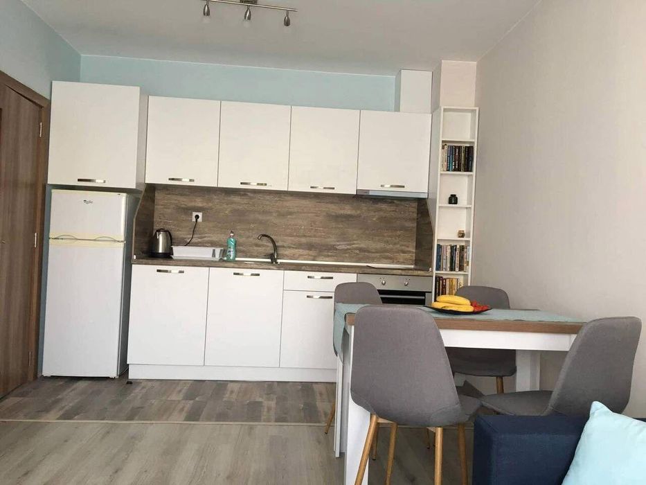 Дава се под наем Двустаен апартамент в Бургас, Изгрев - 55 кв.м за 510 € - Снимка #1