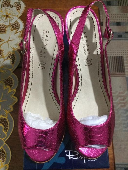 Женские босоножки