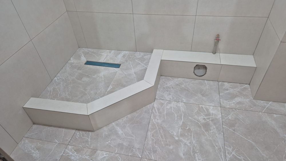 Кафельщик. Сантехник.