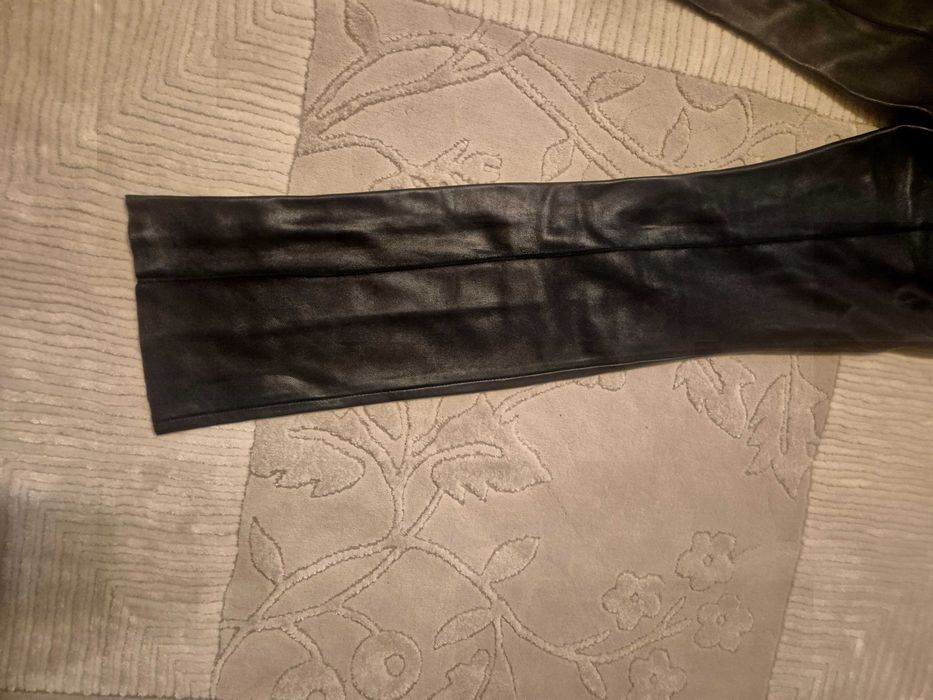 Vand pantaloni piele