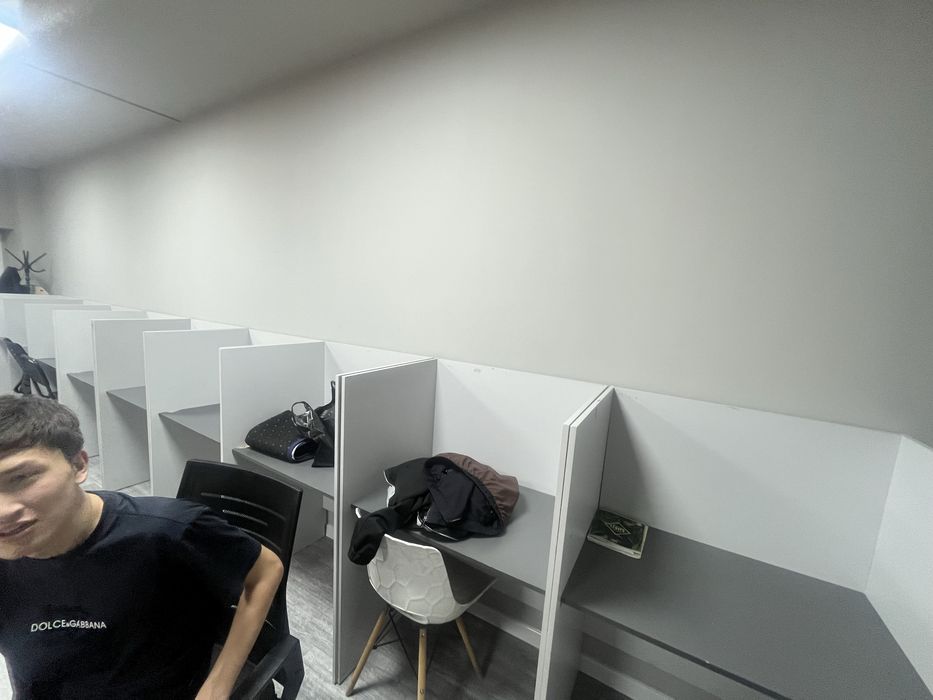 Столы и стулья ….