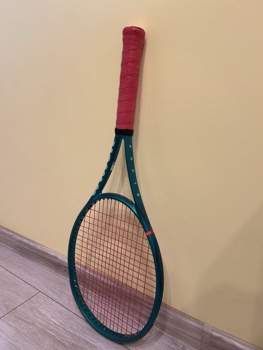 Wilson Blade v10 100L 16x19 (285 грама, грип 3)