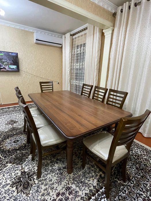 Стол и 8 стульев