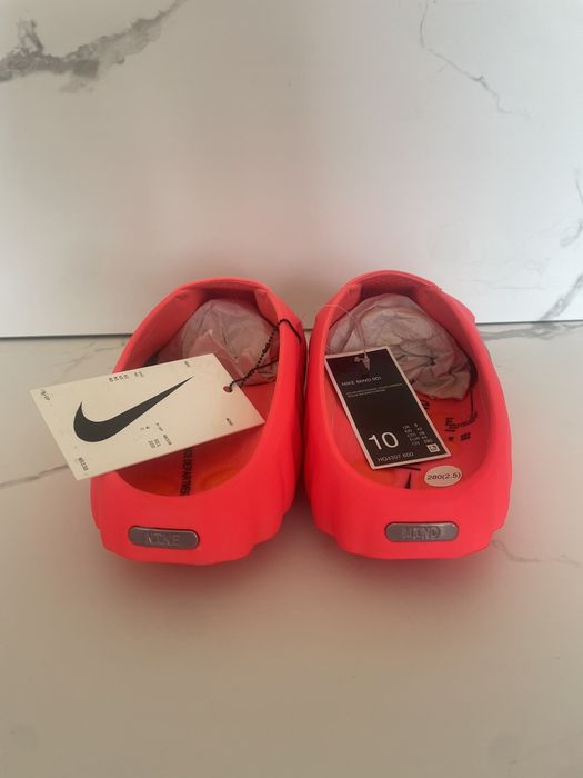 Nike mind 001 solar red