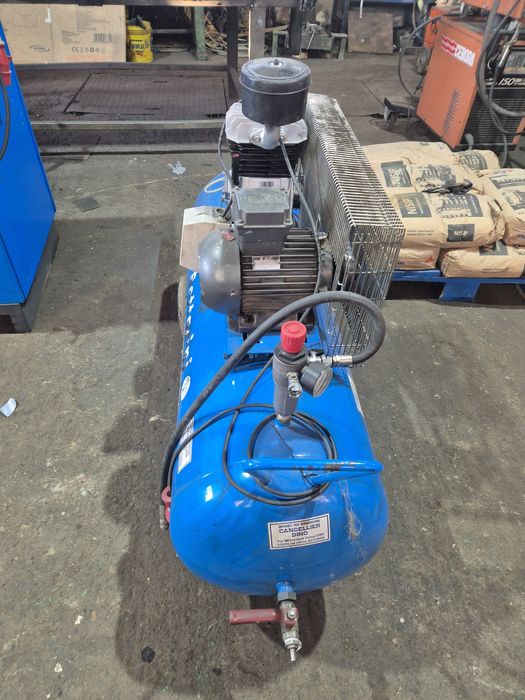 Compresor la pistoane 2,2 kw 380v