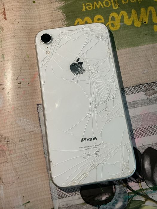 Iphone XR 10 culoare White alb  memorie 64 gb