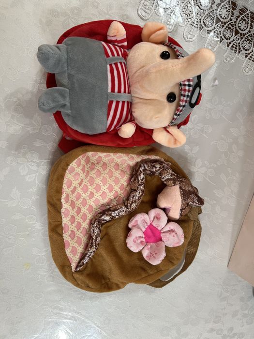 Мягкие игрушки  и рюкзак с игрушкой