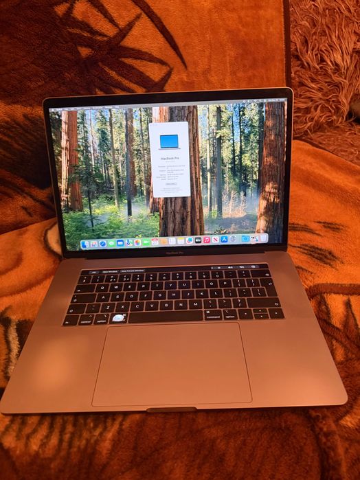 MacBook Pro 15 inch , 2019 , 2.6 I7 , 16GB