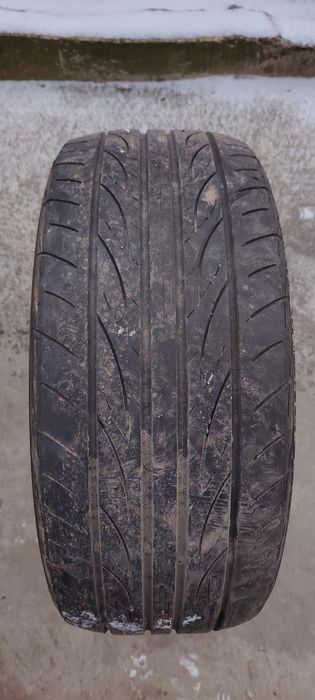 Vând 2 anvelope de vară