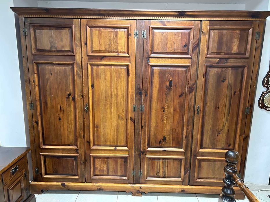 Спален комплект от масивно дърво