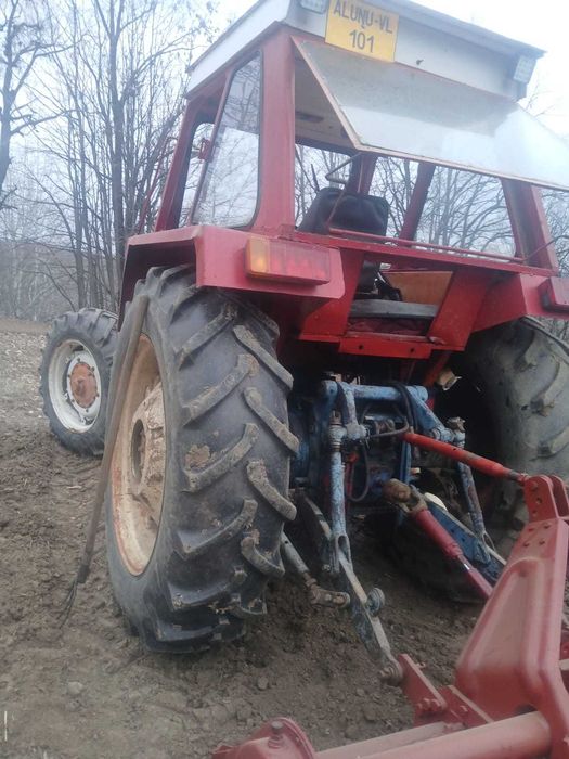 Tractor 1010 cu utilaje sau fără