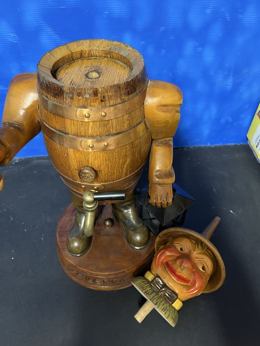 Рядка,стара рекламна фигура на бранд немско вино “Kellergeist”