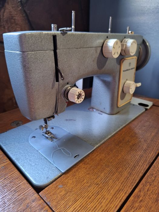 Продам газплиту,швейную машинку и телевизор в отличном состоянии