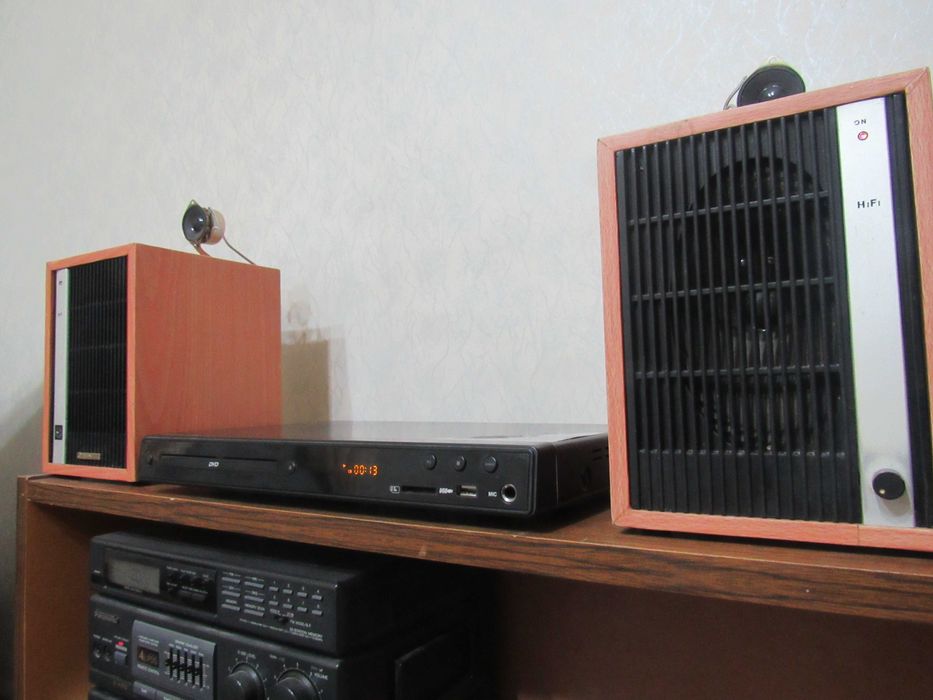 CD/DVD плеер «Hyundai 5068», пульт, активный сабвуфер, колонки (100 W)