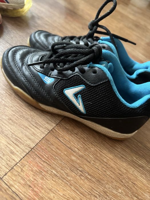 Футбольные кросовки