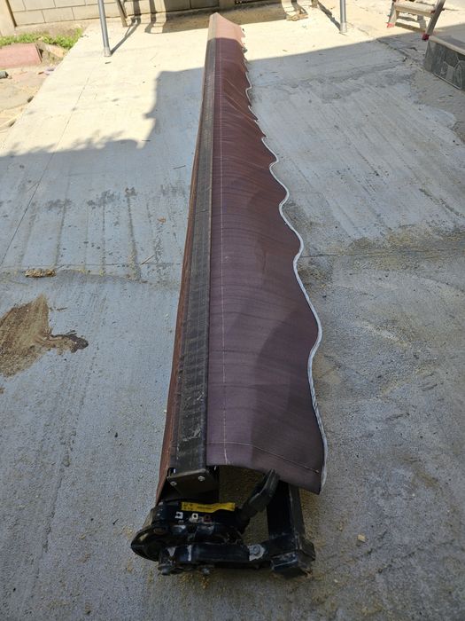 Copertină retractabilă