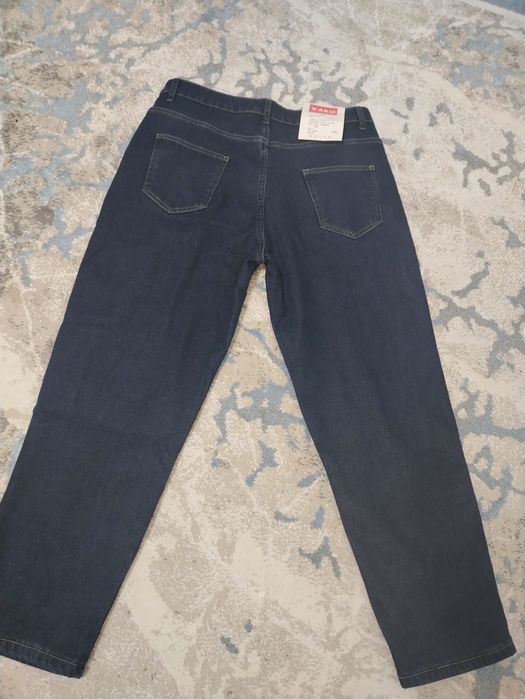 Новая уепленная джинсы