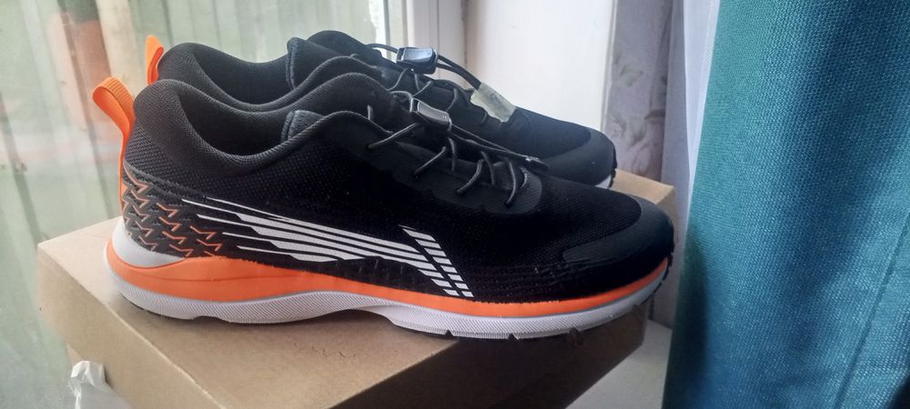 Продам кроссовки