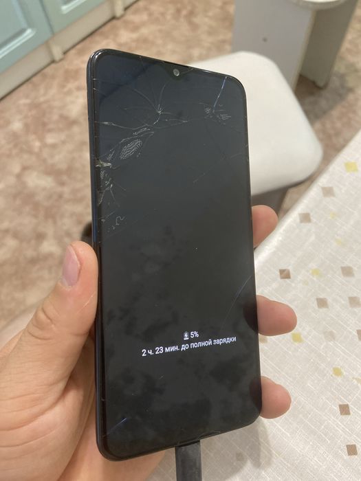 Продаю самсунк работает норм есть торк