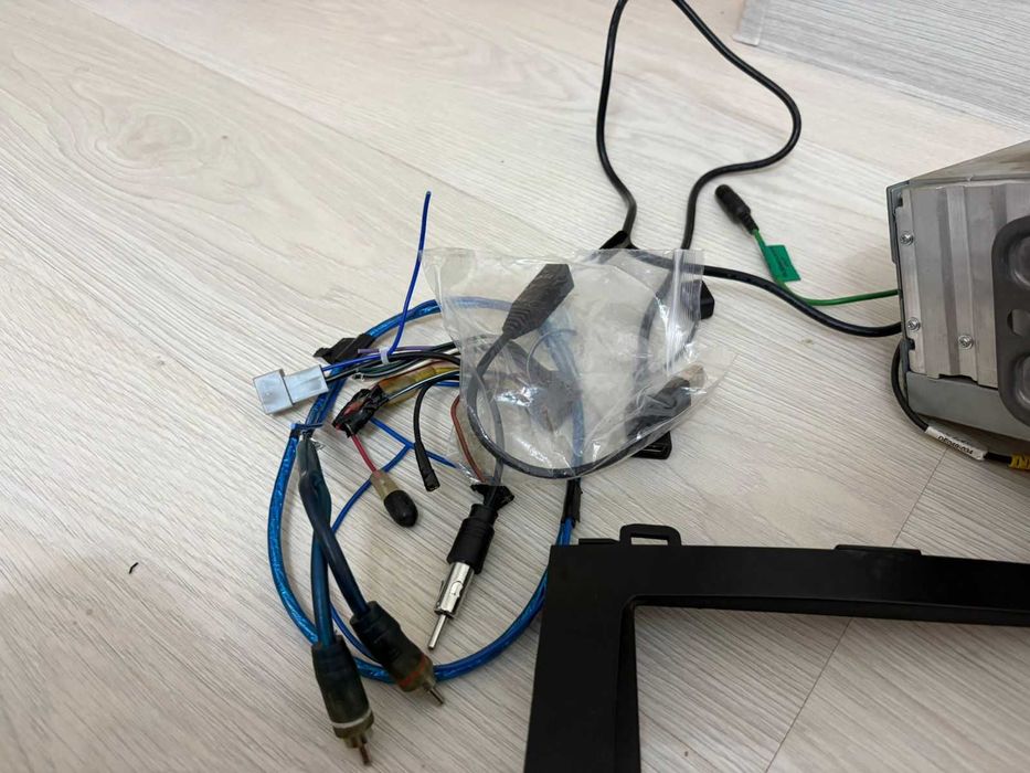 Продам магнитолу JVC в комплекте