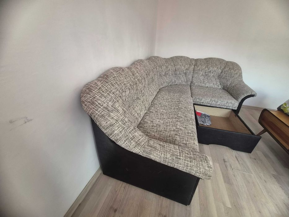 Продавам ъглов диван