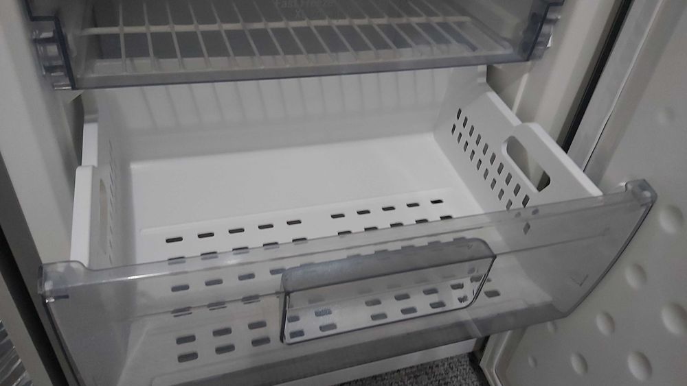 Combina frigorifica Arctic ANK326NFS+, 287 l, Clasa A+, Full No Frost