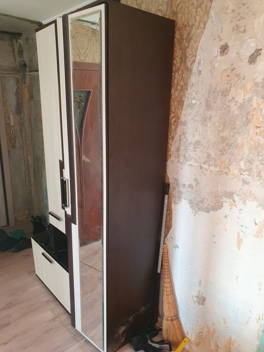 Продам прихожую шкаф