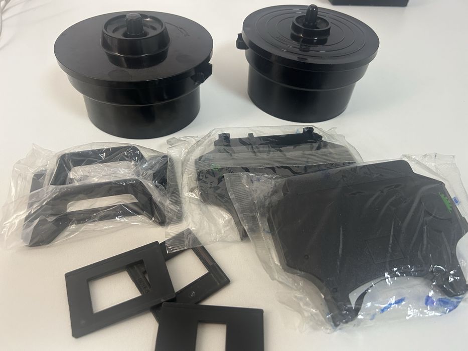 Продам  2  фотобочка для прявки , и аксессуары для фотоувеличителя