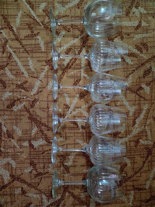 Vand 4 pahare campari noi