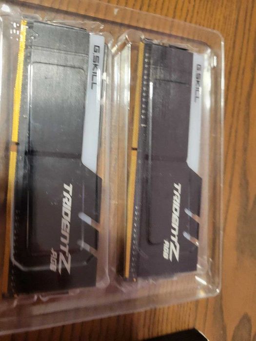 Рам памет G.SKILL Trident Z RGB 8GB (1x8GB) DDR4 3200MHz - уникални!