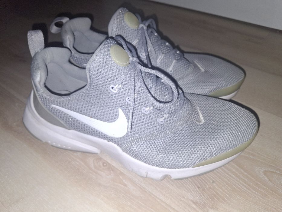 Сиви маратонки Nike