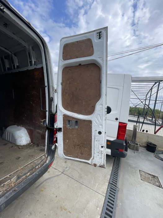 Usi spate sprinter 906
