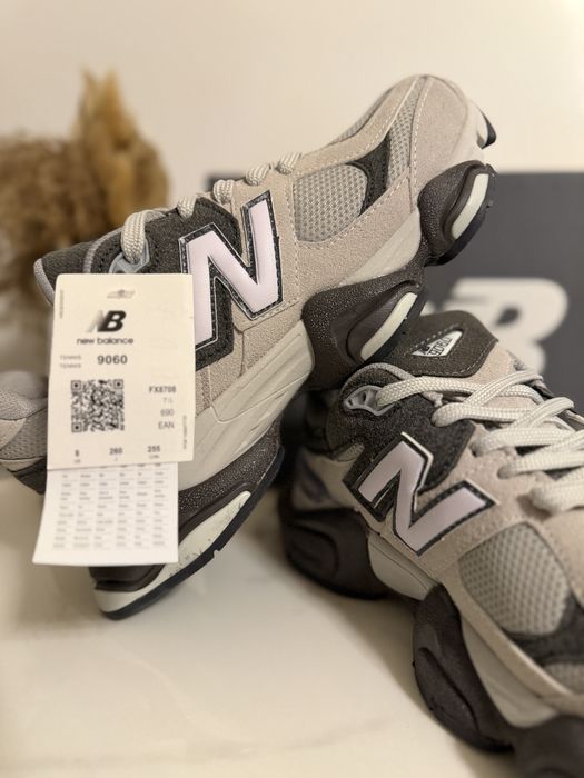 Adidasi New Balance 9060 Gri